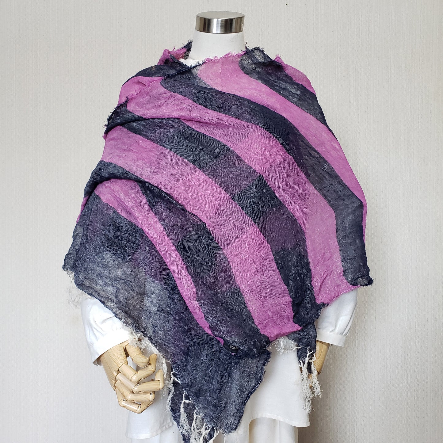 亀田縞　からみ織オーガニックコットンストール　ロング　紺と貝紫のボーダー
