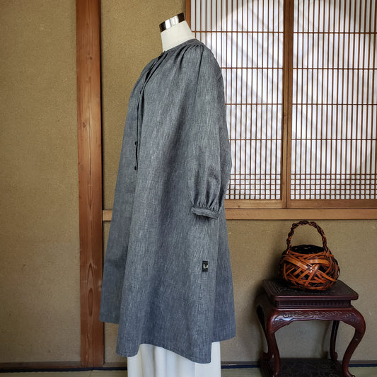 22044 えりギャザーワンピース 綿つむぎ濃グレー